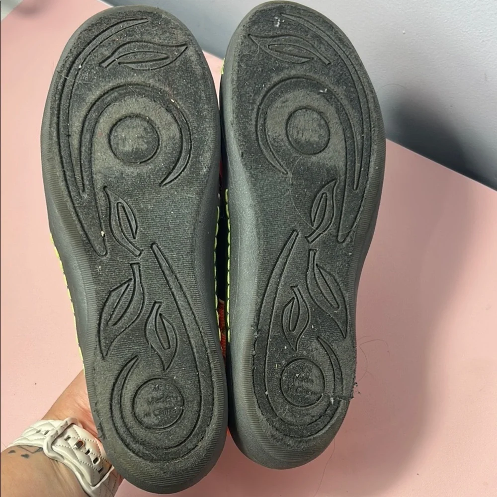 Muk Luk Orange Black Water Shoes Durable Soles - Picture 6 of 8